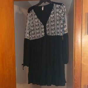 Embroidered dress 🔱